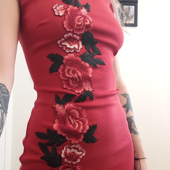 Long red dress. Worn once for a wedding - Picture 3 of 5